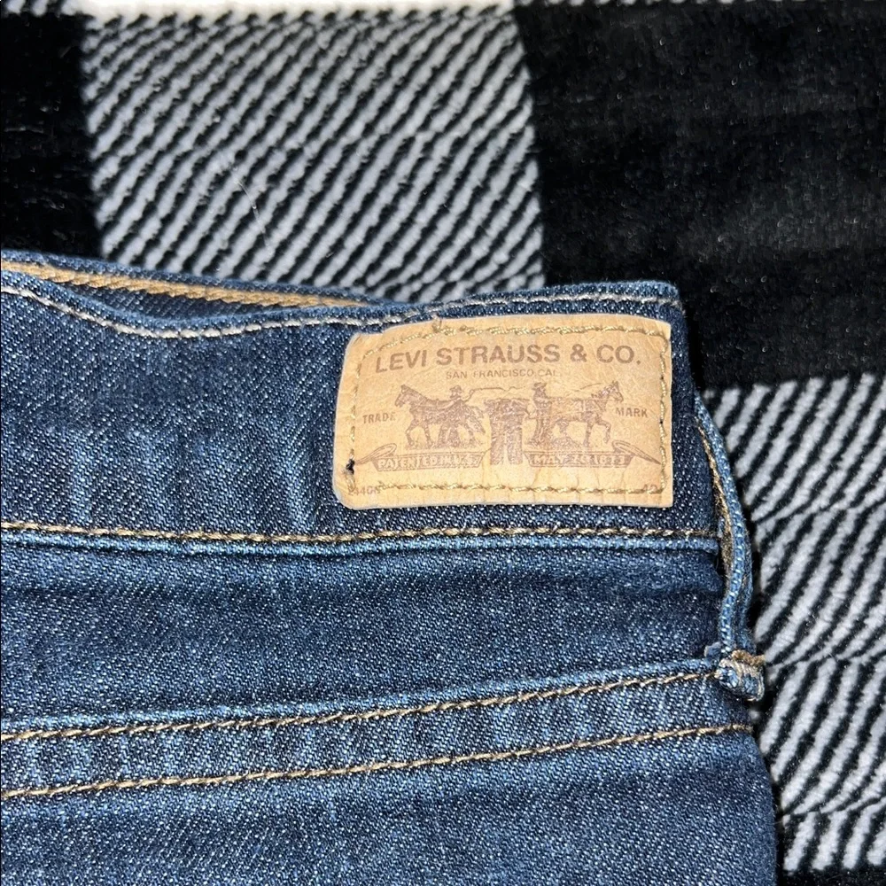Women’s Levi’s 5 Pocket Denim Shorts/Size 12 - Picture 6 of 8